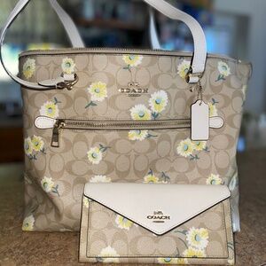 Coach Tote and wallet set